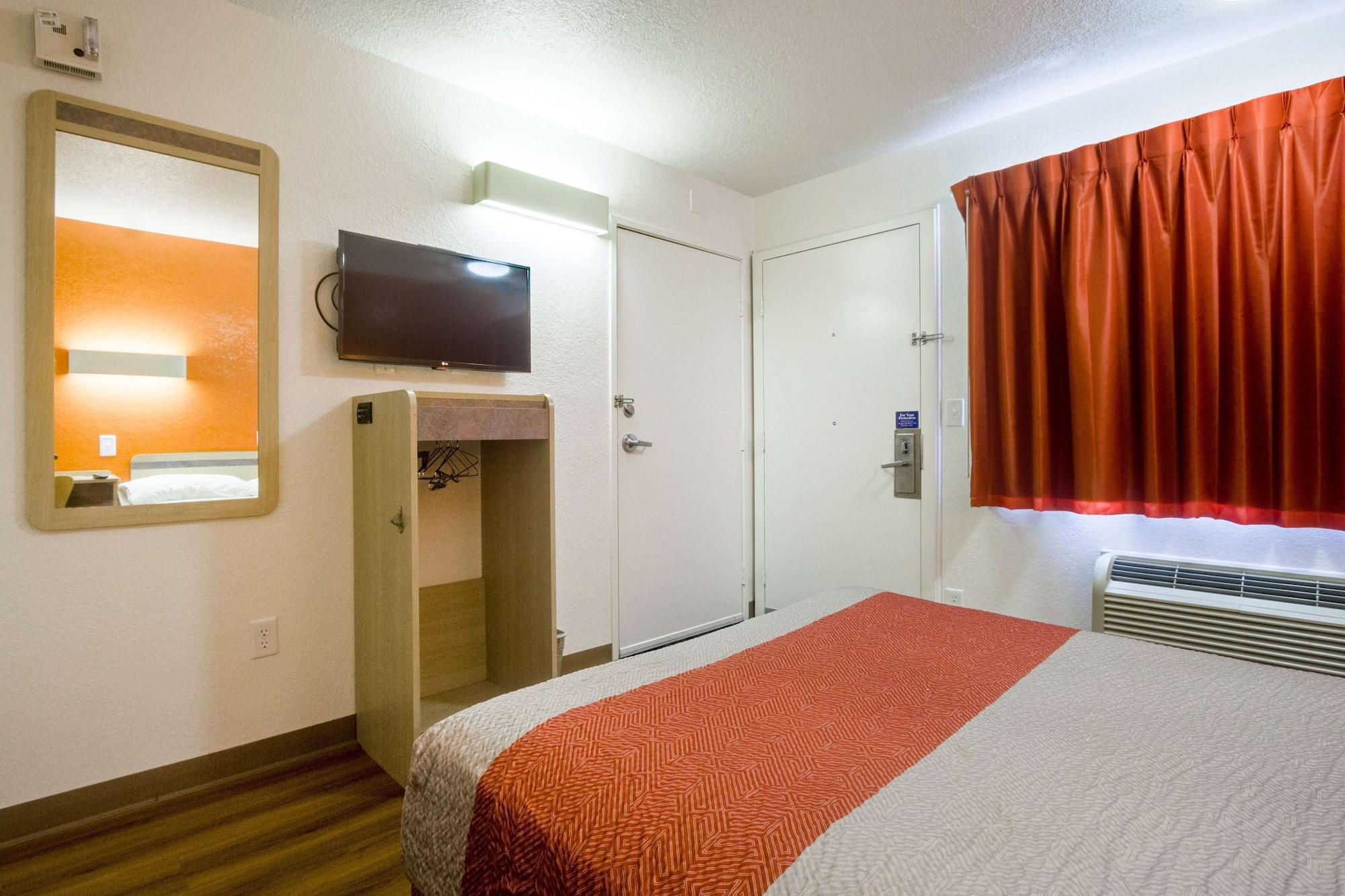 Park Inn By Radisson, Lakewood Exterior photo