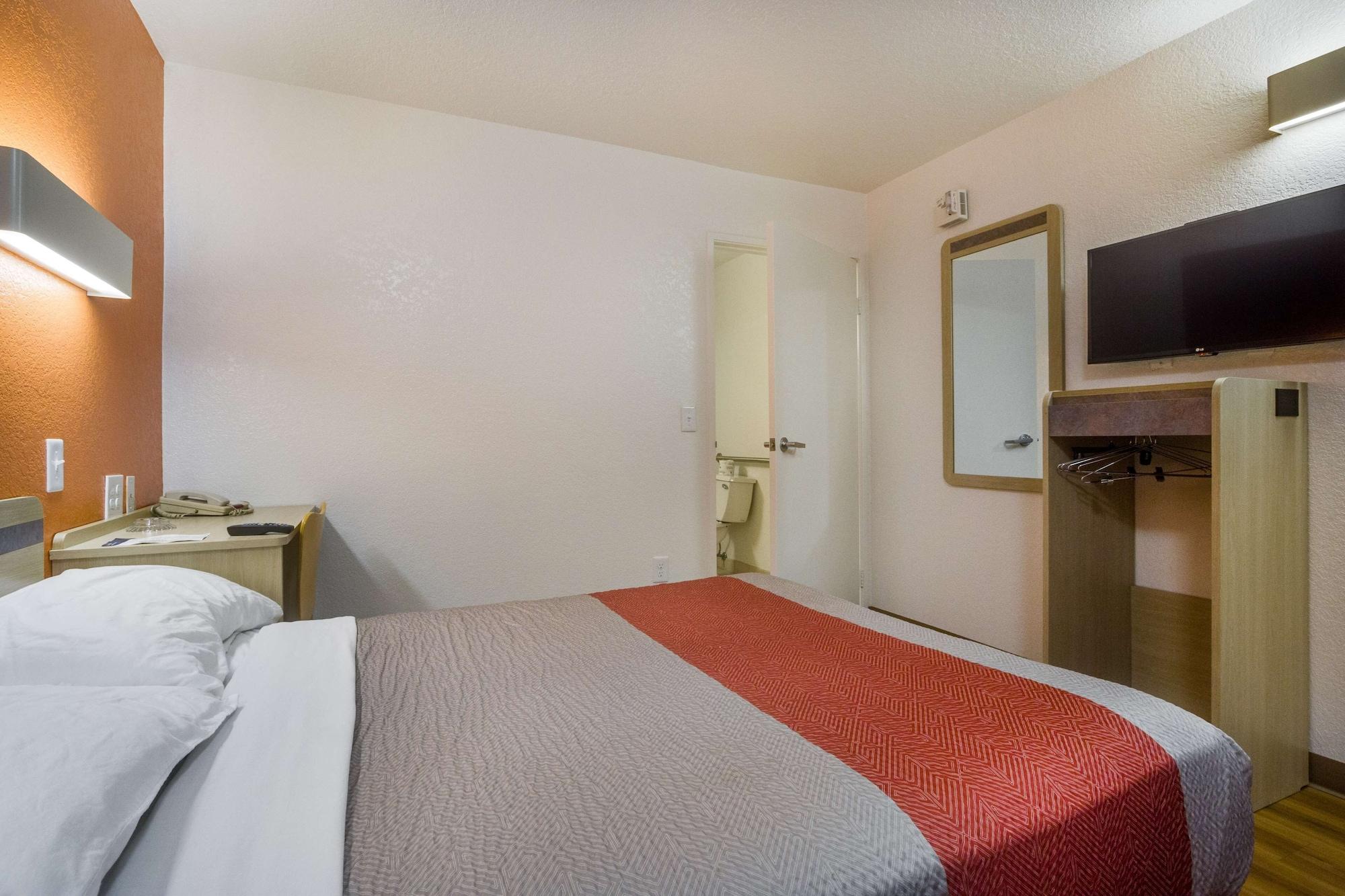 Park Inn By Radisson, Lakewood Exterior photo