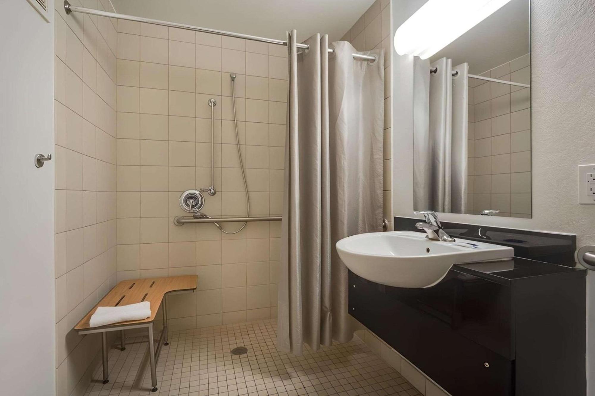 Park Inn By Radisson, Lakewood Exterior photo