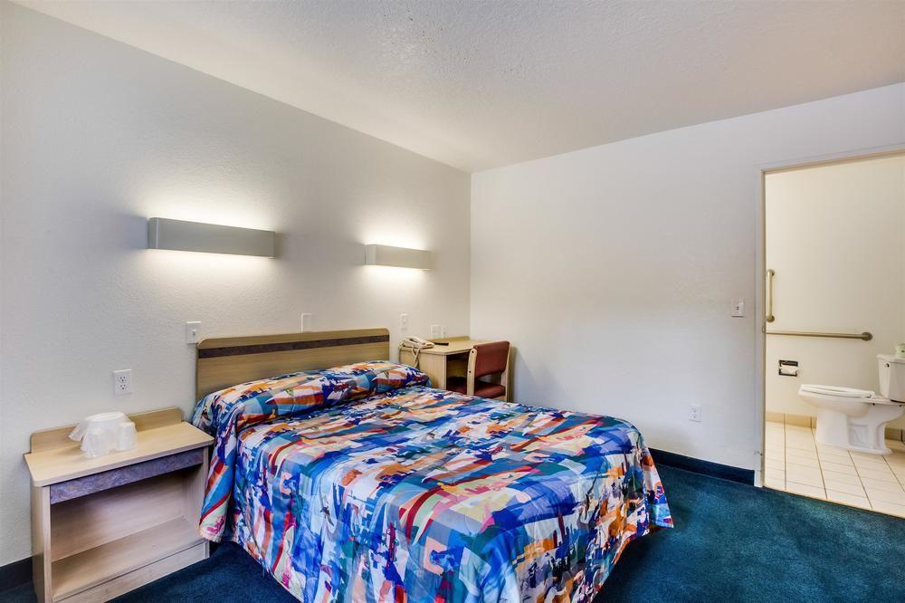 Park Inn By Radisson, Lakewood Exterior photo